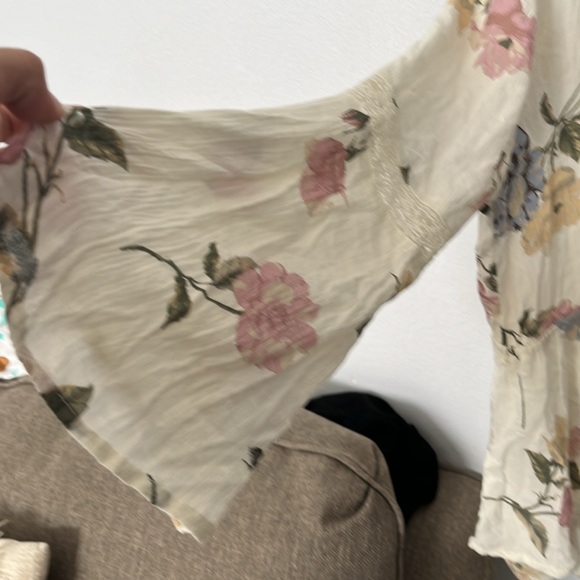 ⚡️American Rag Cie bell sleeve blouse - Picture 3 of 7